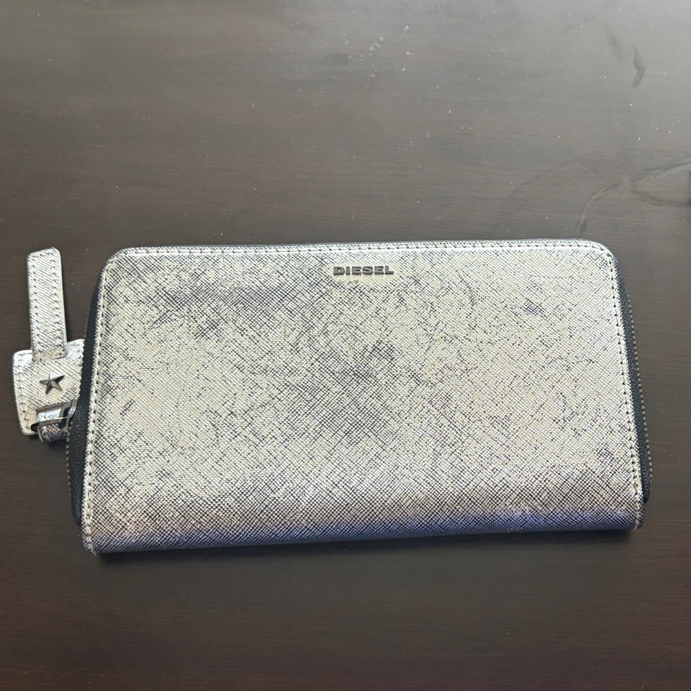 Diesel Metallic Silver Textured Wallet